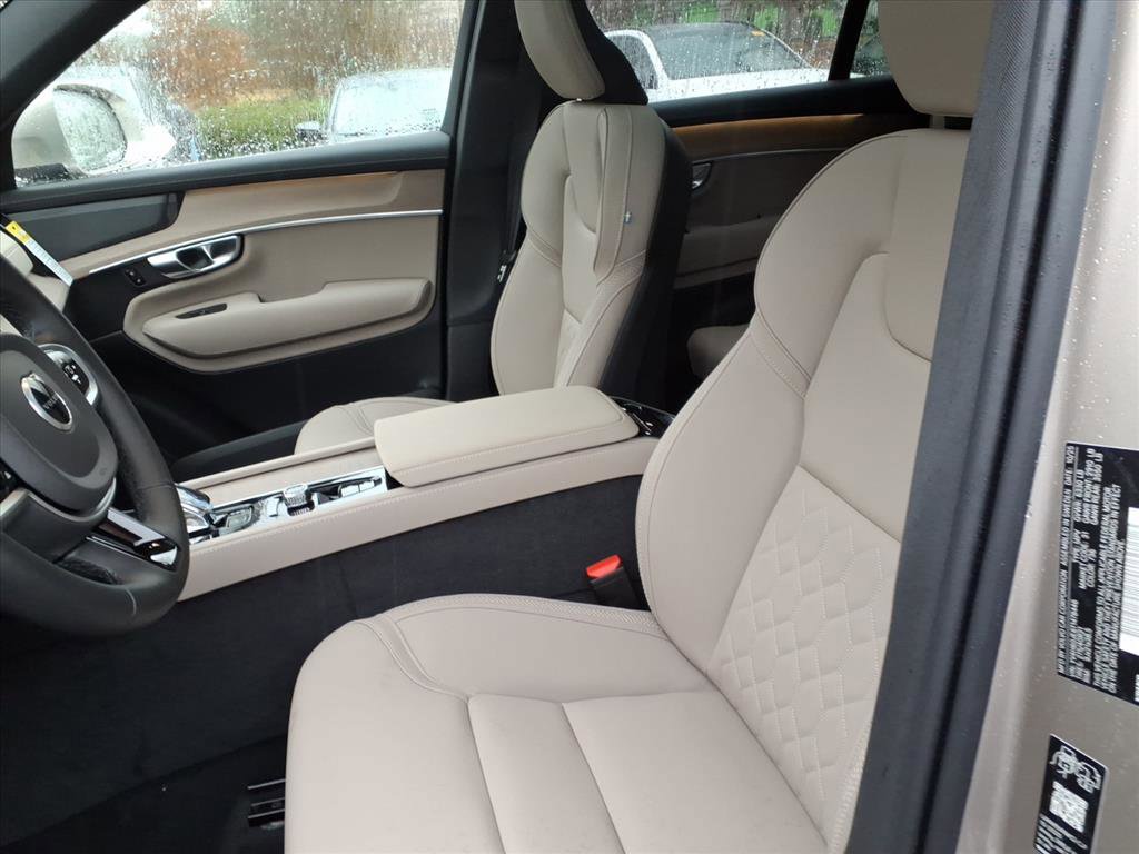 New 2026 Volvo XC90 T8 Plus w/ Protection Package Premier image 17