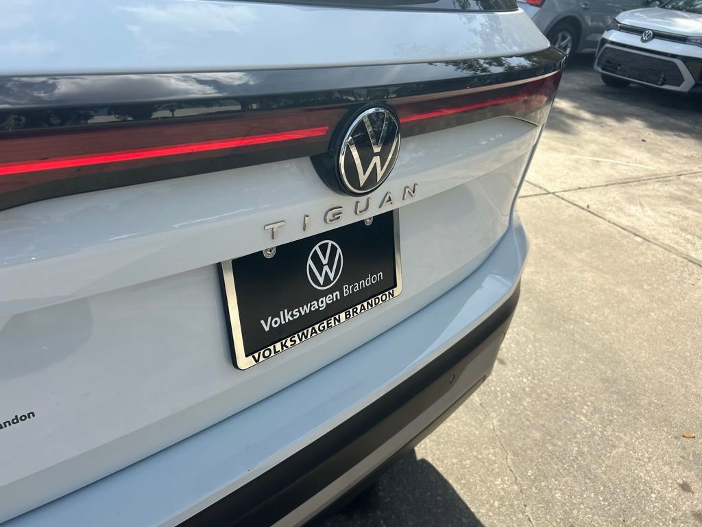 Used 2025 Volkswagen Tiguan S w/ 18" Wheel Package image 31