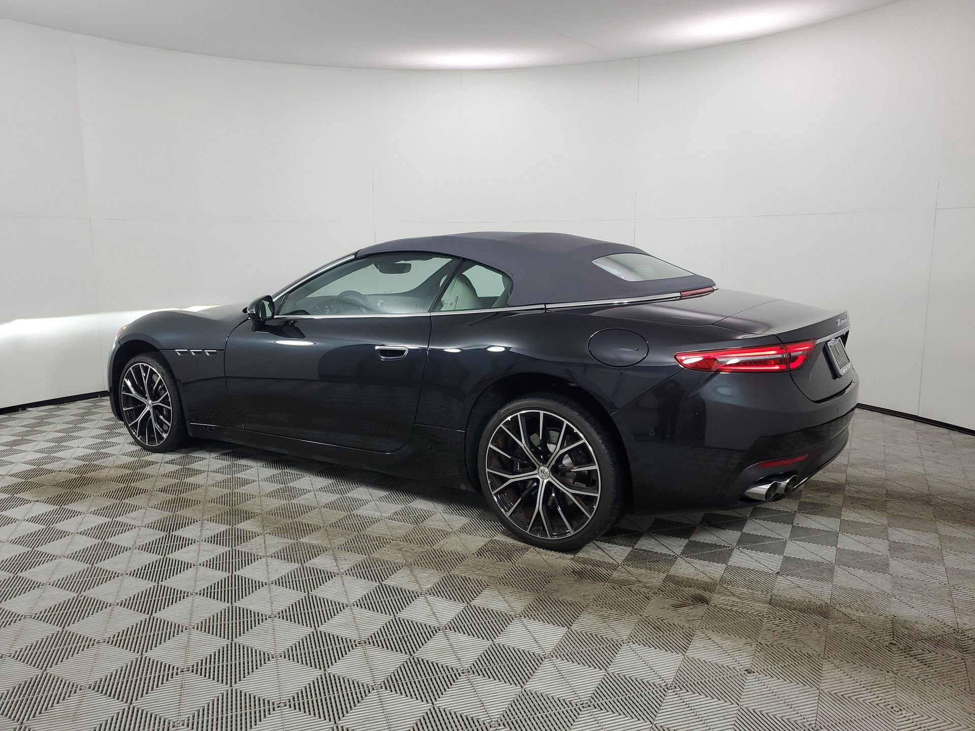 Used 2025 Maserati GranCabrio Modena image 7