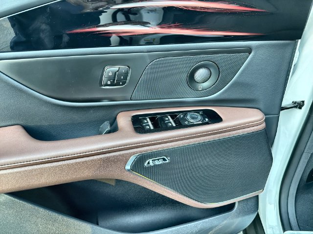 New 2026 Lincoln Nautilus Reserve w/ Jet Appearance Package AWD/4WD image 13