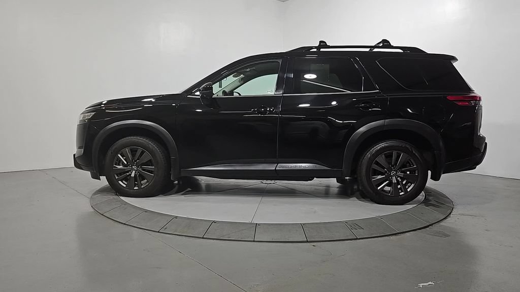 Used 2022 Nissan Pathfinder SV AWD/4WD image 2
