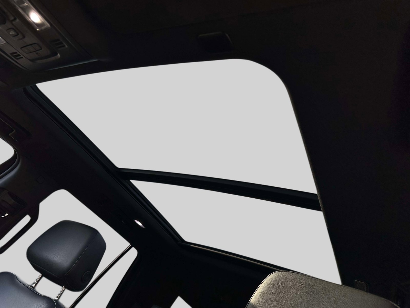 Used 2022 Chevrolet Tahoe Z71 w/ Luxury Package image 21