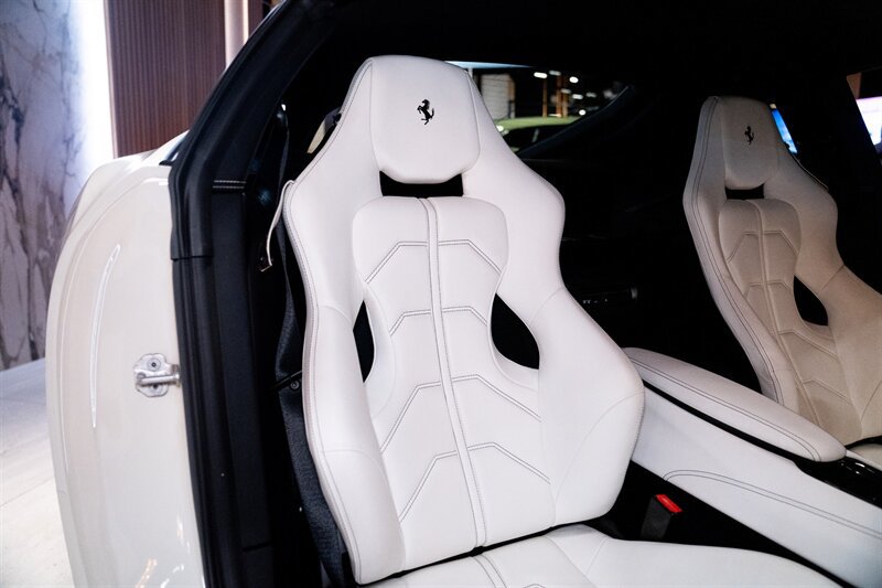 Used 2014 Ferrari F12 Berlinetta RWD image 17