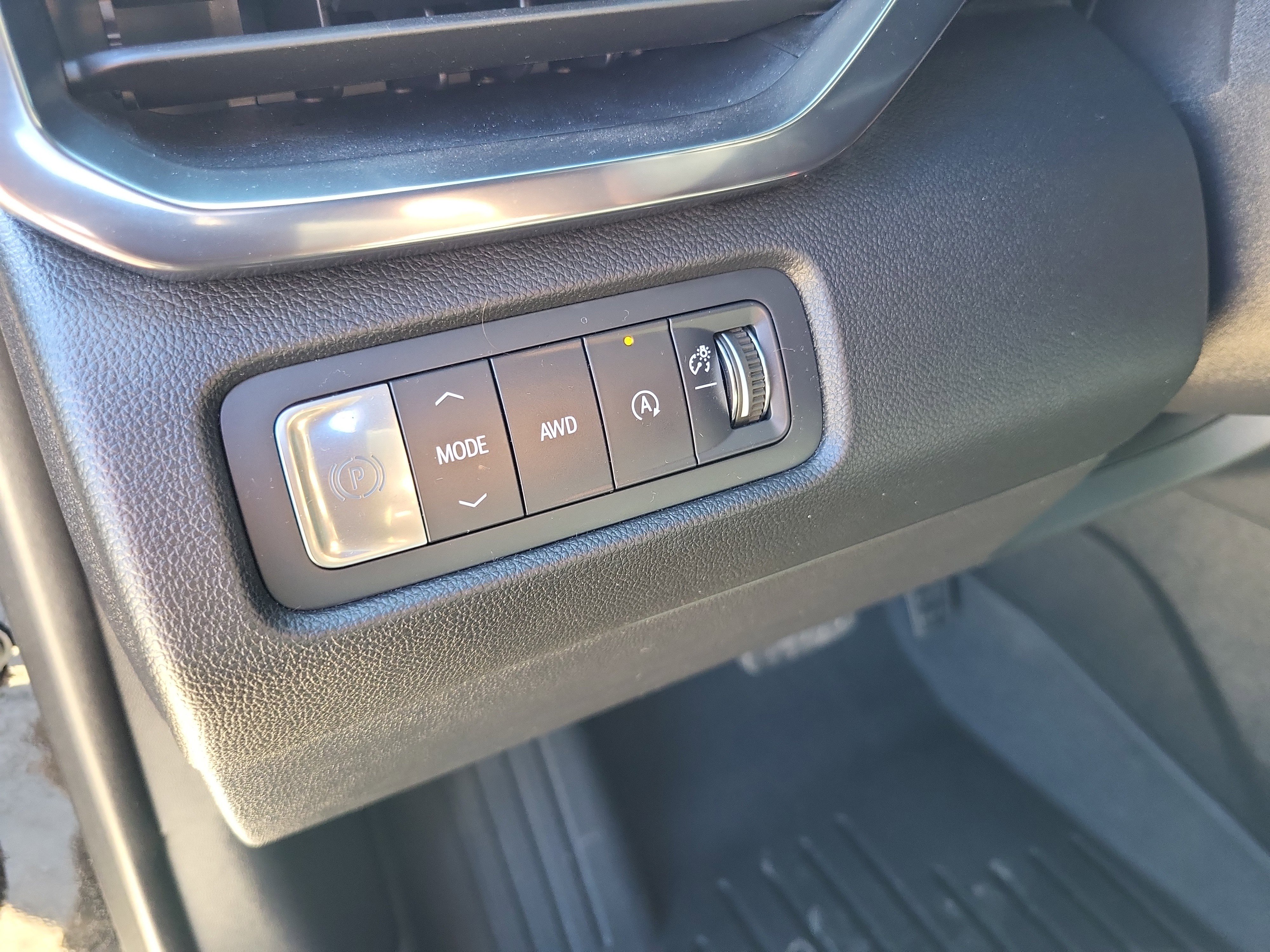 Certified 2025 GMC Acadia AT4 image 18