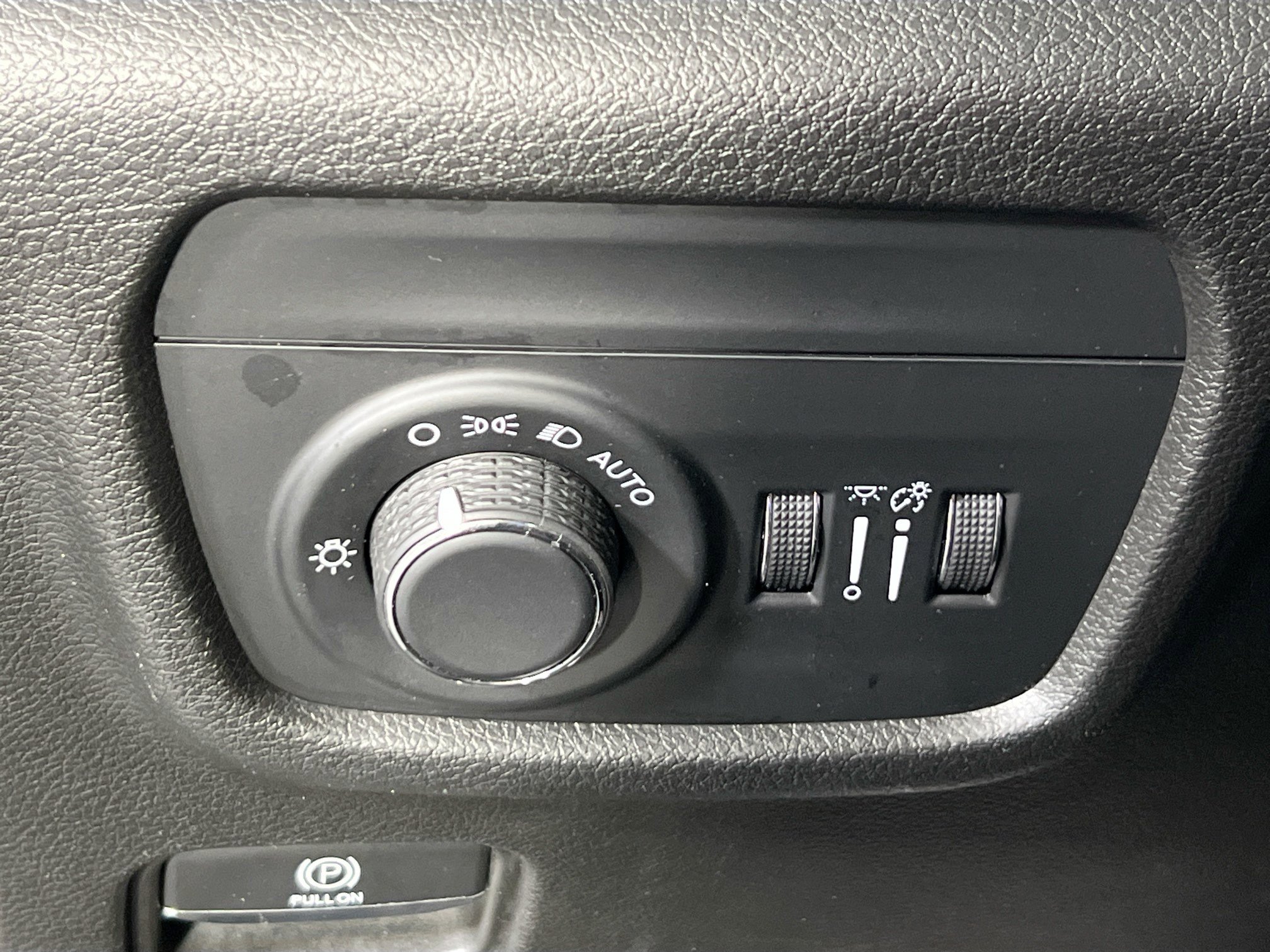 Used 2023 Jeep Grand Cherokee Altitude AWD/4WD image 10