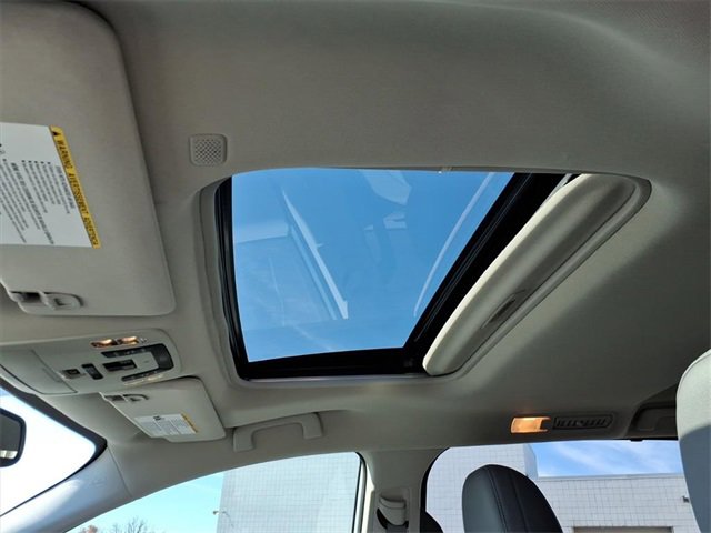 Used 2022 Toyota Sienna Limited image 3