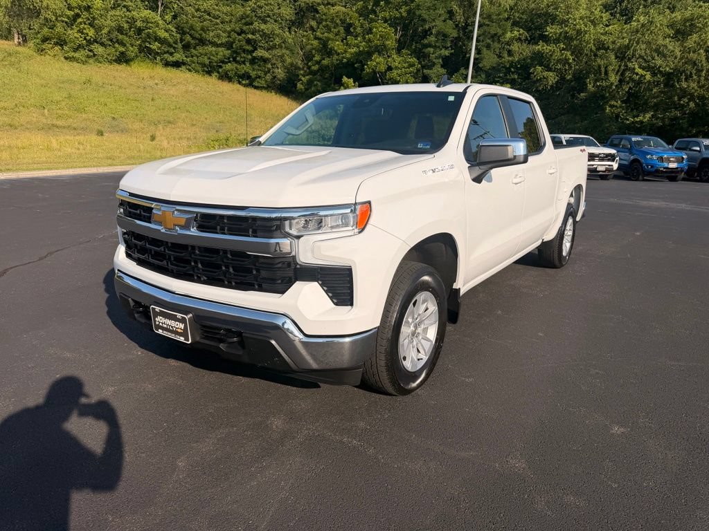 Used 2025 Chevrolet Silverado 1500 LT AWD/4WD image 4