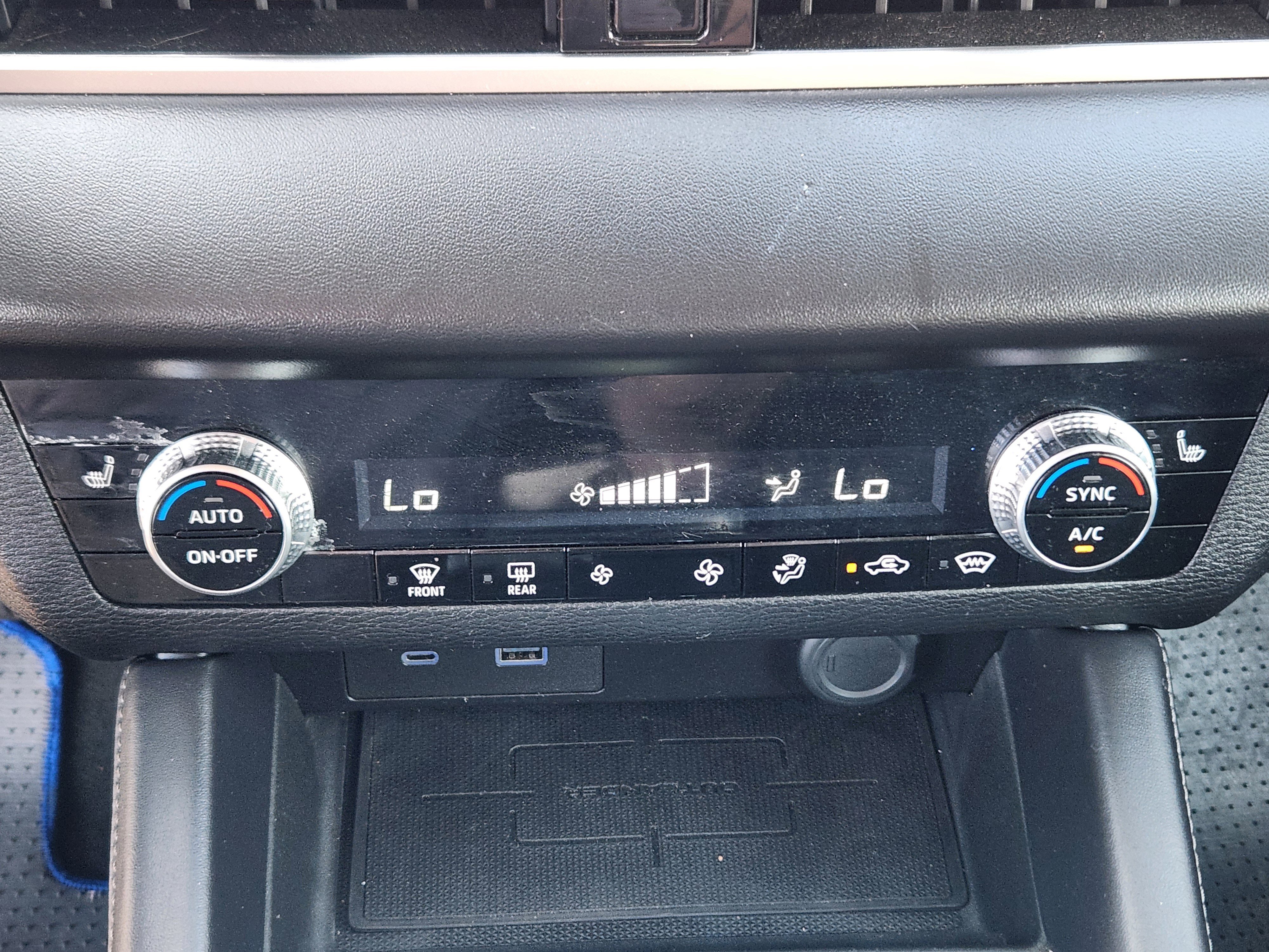 Used 2025 Mitsubishi Outlander ES AWD/4WD image 14