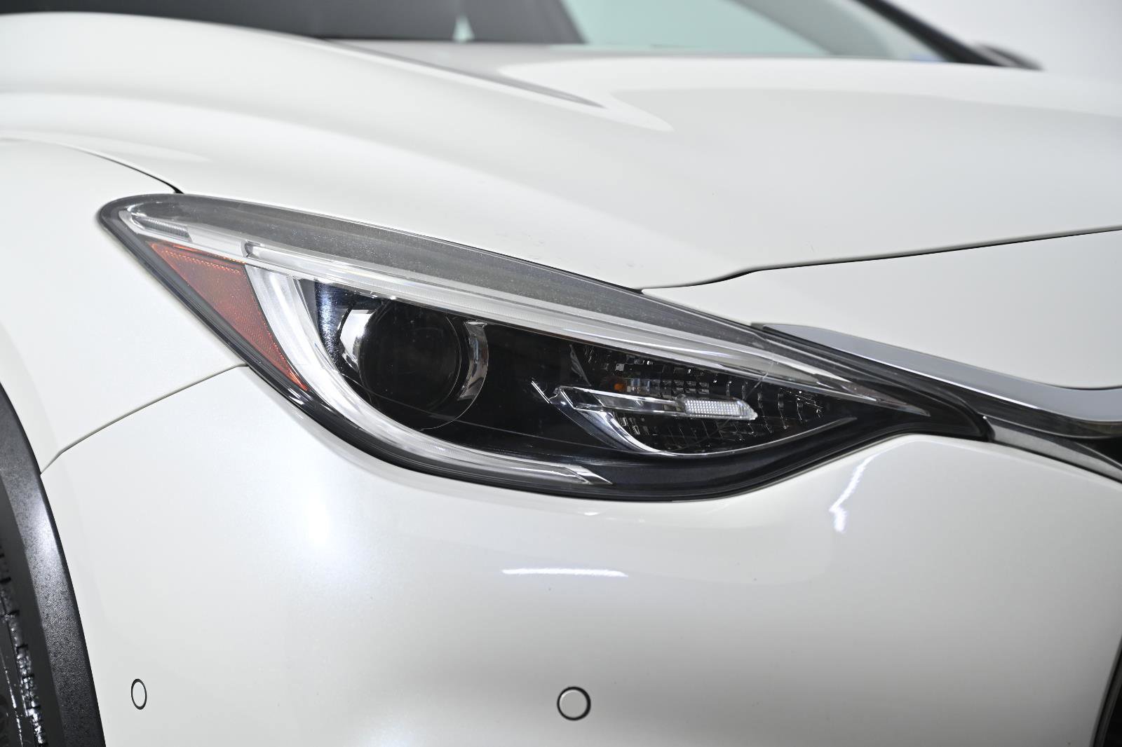 Used 2019 INFINITI QX30 Premium w/ Navigation Package image 4