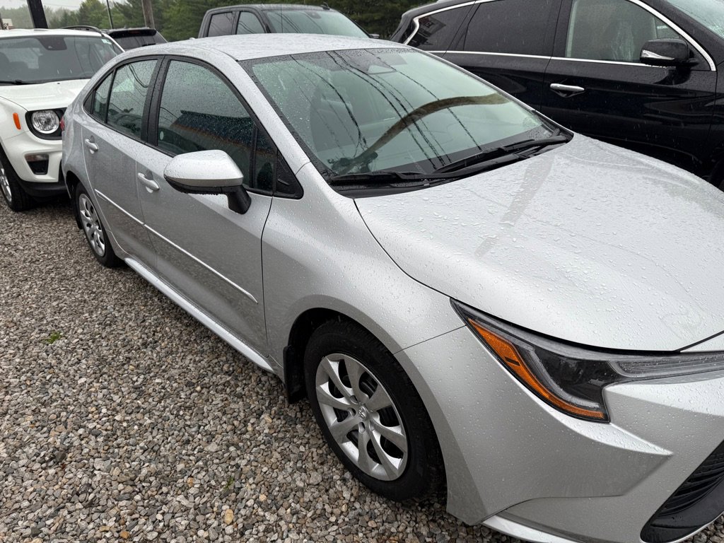 Used 2024 Toyota Corolla LE FWD image 3