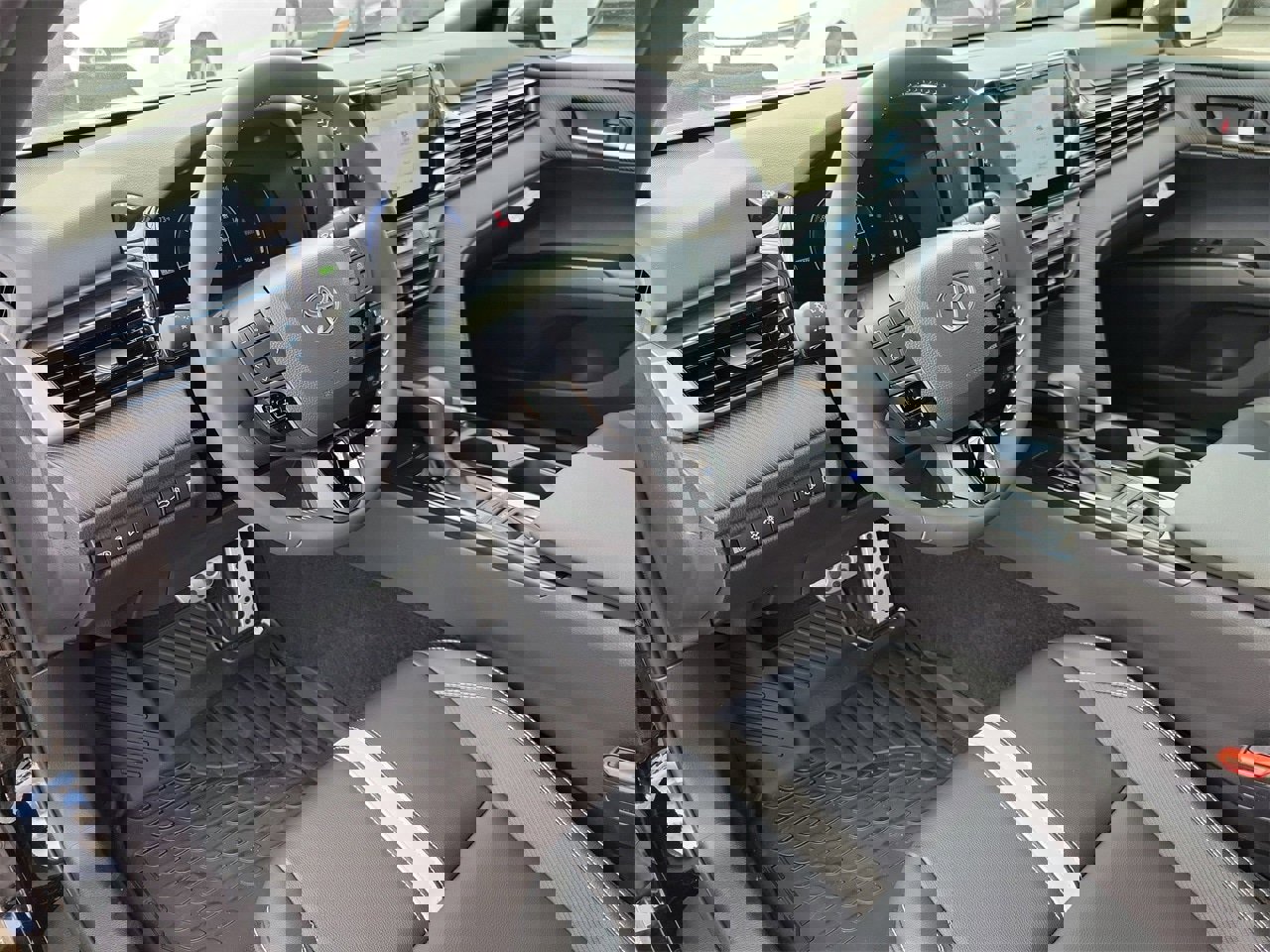 Used 2026 Toyota Camry SE image 16