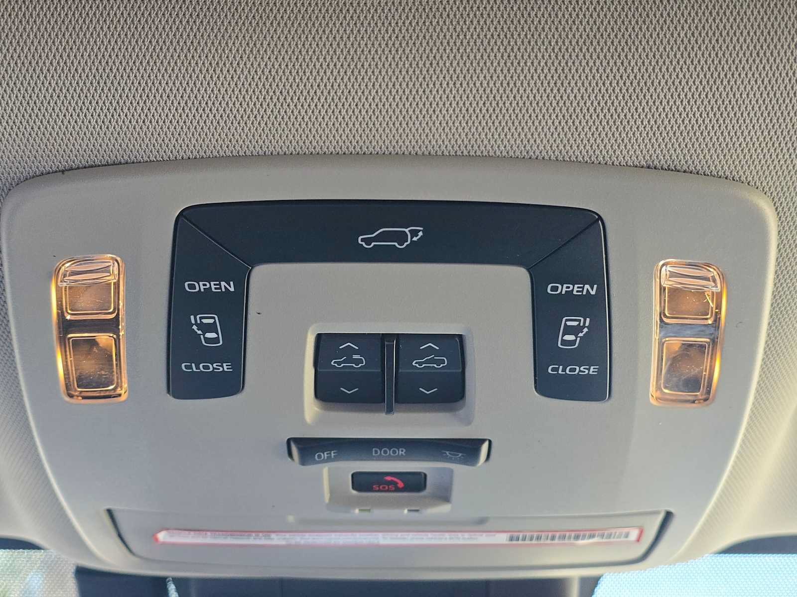 Used 2023 Toyota Sienna XLE FWD image 35