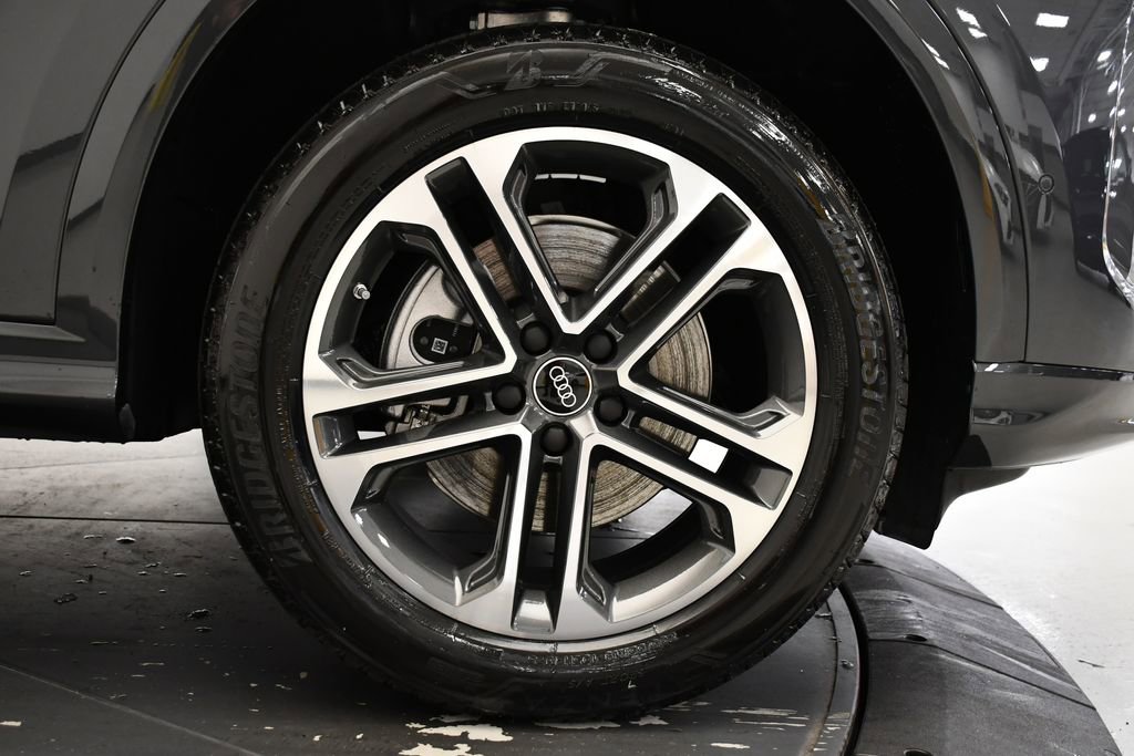 Used 2025 Audi Q5 Premium w/ Convenience Package image 16