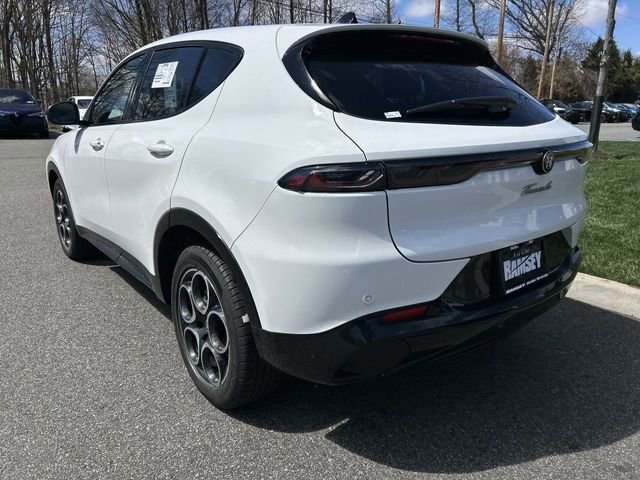 New 2026 Alfa Romeo Tonale w/ Black Premium Package image 6