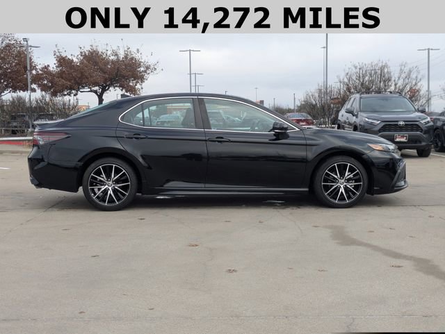 Used 2024 Toyota Camry SE image 4