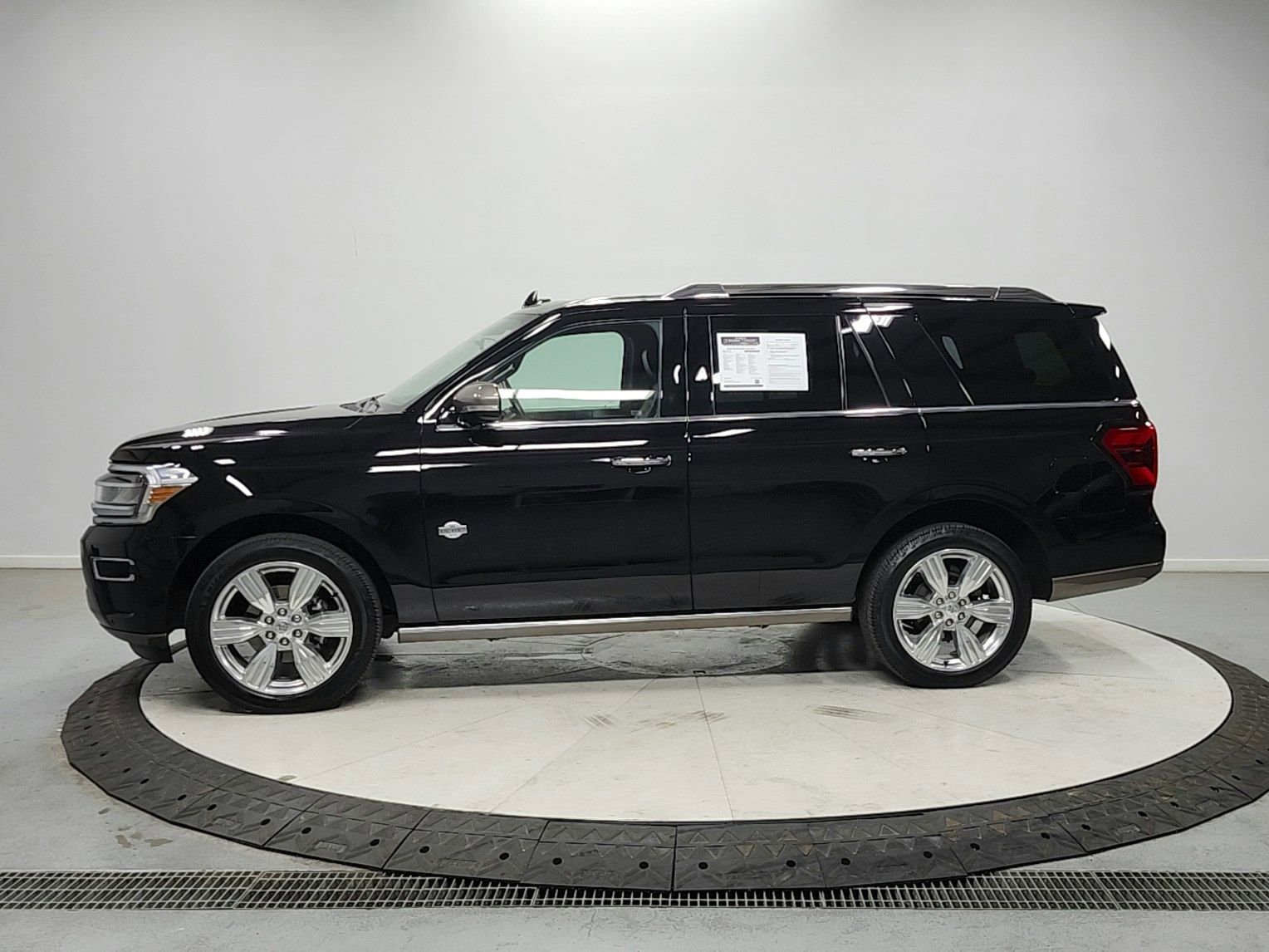 Used 2023 Ford Expedition King Ranch AWD/4WD image 4