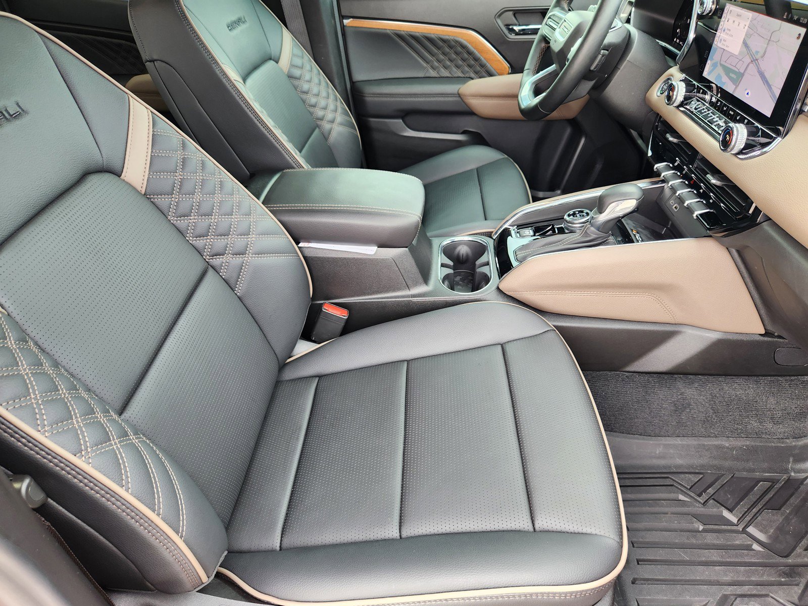 Certified 2025 GMC Canyon Denali image 11