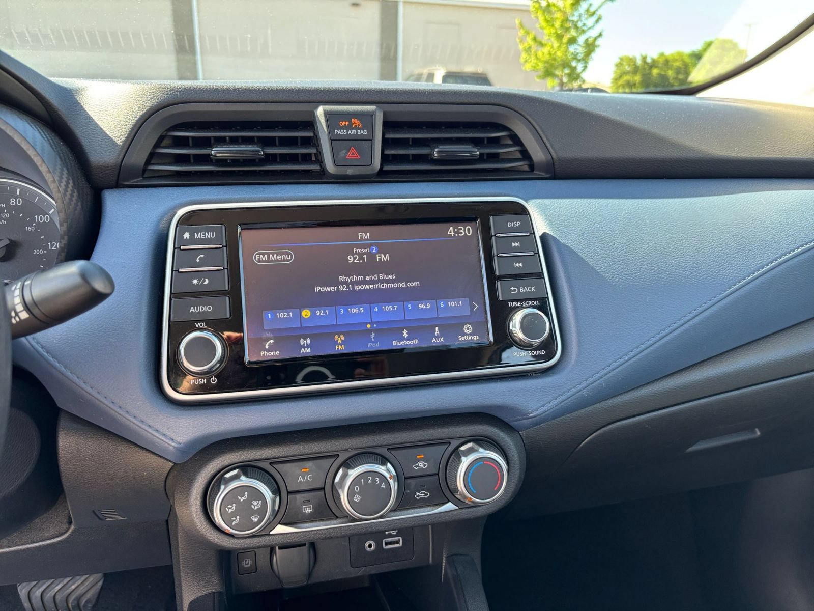 Used 2025 Nissan Versa SV FWD image 17