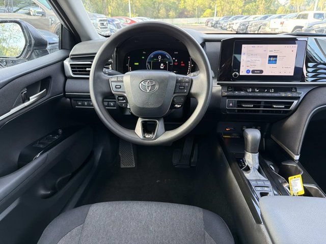 Used 2025 Toyota Camry LE FWD image 22