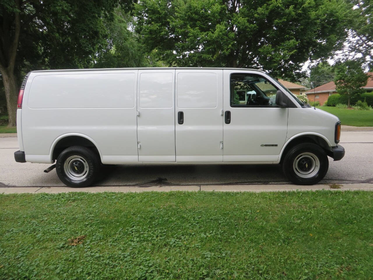 Used 2000 Chevrolet Express 3500 Extended w/ Convenience Pkg image 6