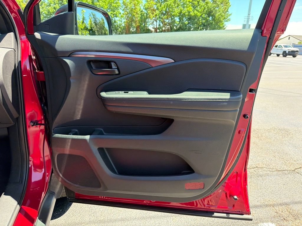 Certified 2025 Honda Passport EX-L image 26