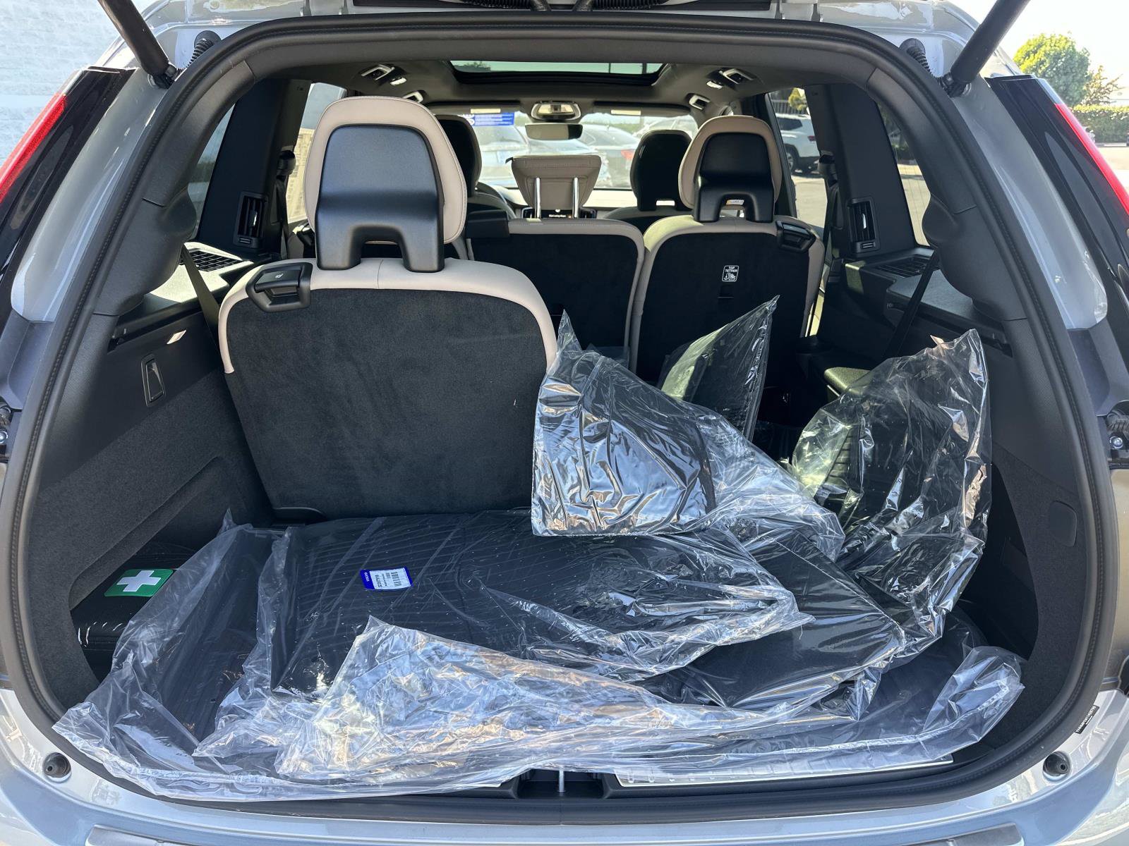 New 2026 Volvo XC90 T8 Plus w/ Protection Package Premier AWD/4WD image 19