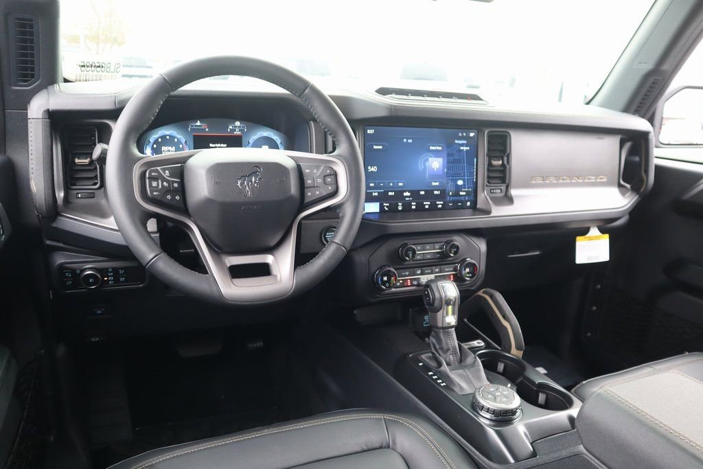 New 2025 Ford Bronco Badlands image 2