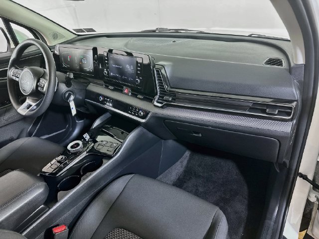Used 2025 Kia Sportage LX AWD/4WD image 11
