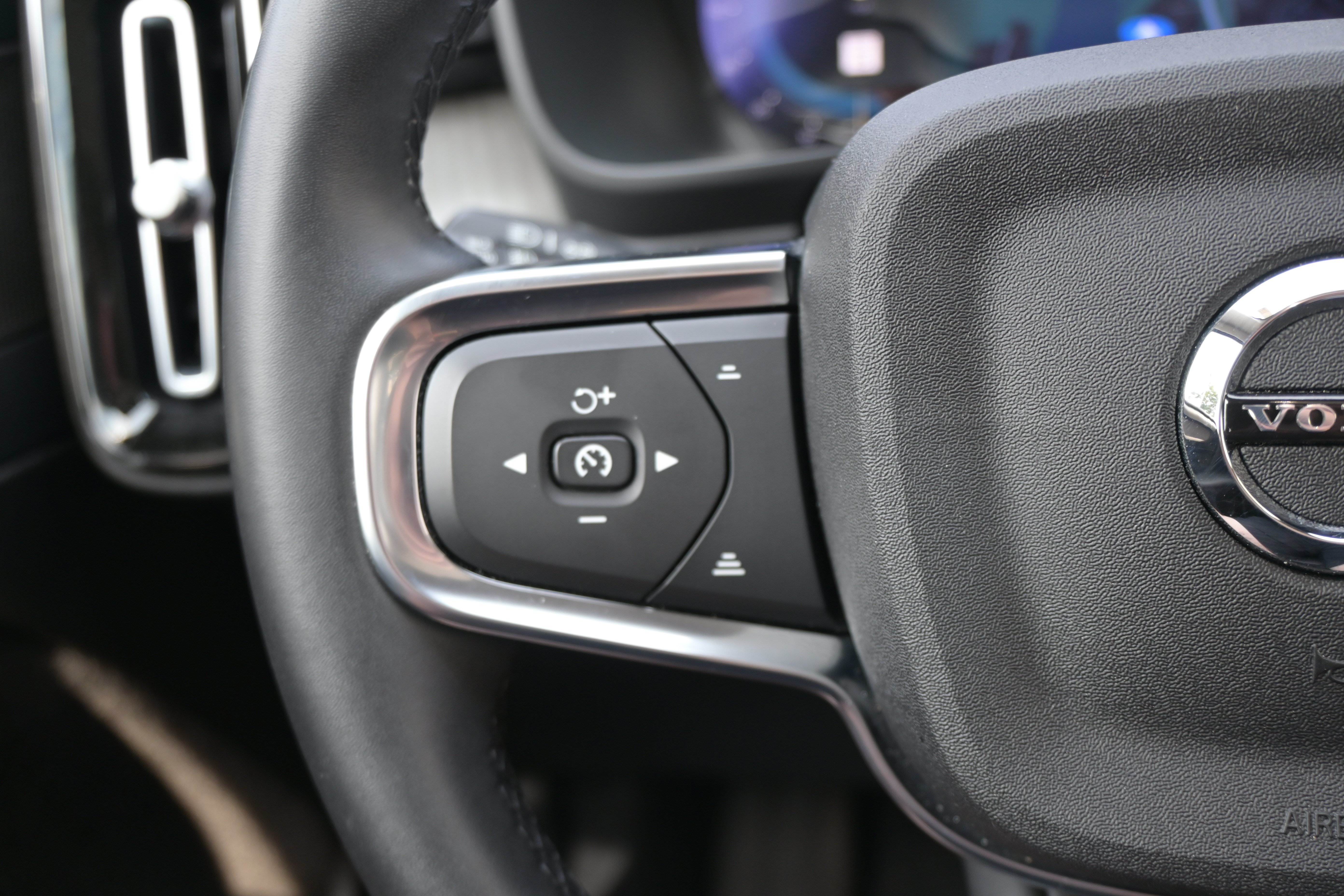 Used 2023 Volvo XC40 B5 Ultimate w/ Climate Package AWD/4WD image 18