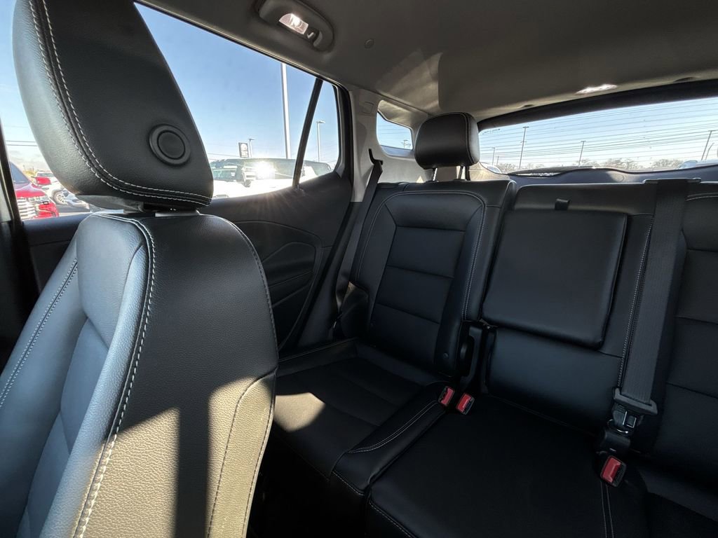 Used 2023 GMC Terrain SLT image 12