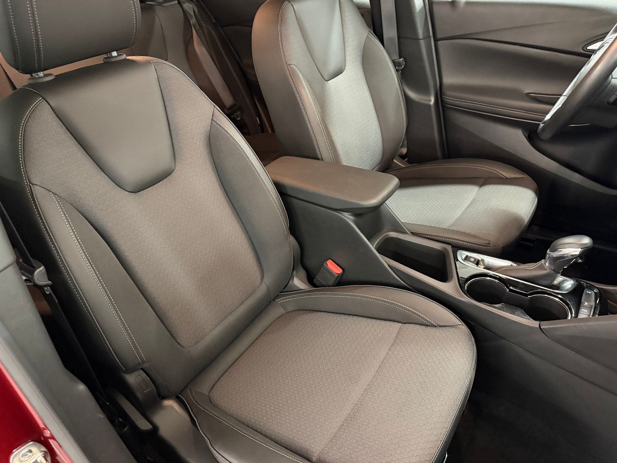 Used 2024 Buick Encore GX Preferred w/ Comfort Package FWD image 39