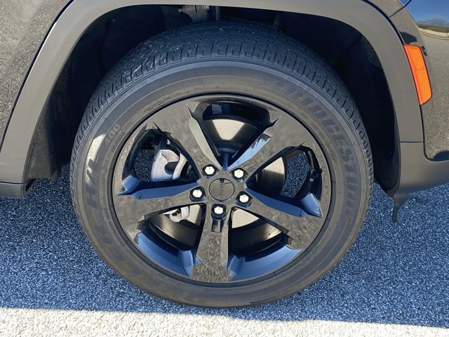 Certified 2023 Jeep Grand Cherokee Altitude image 25