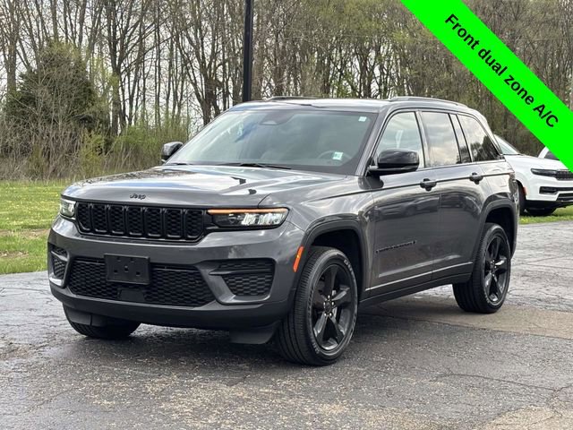 Used 2023 Jeep Grand Cherokee Altitude AWD/4WD image 31