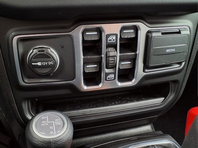 Used 2025 Jeep Wrangler Unlimited Sahara AWD/4WD image 18