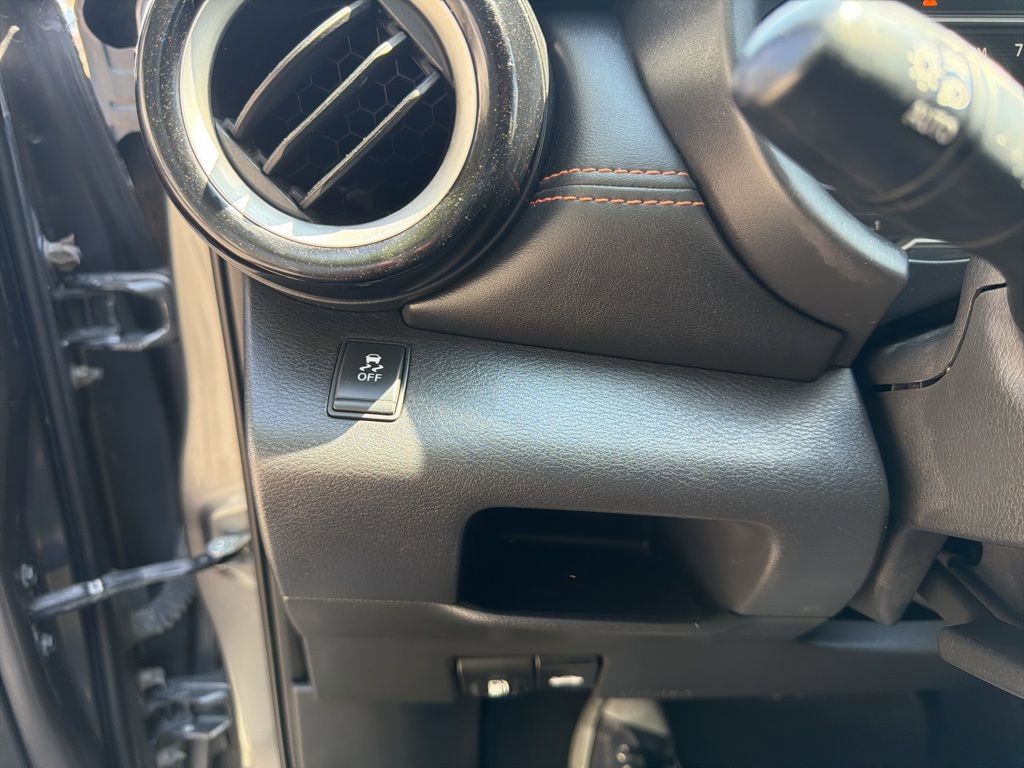 Used 2019 Nissan Kicks SR image 20