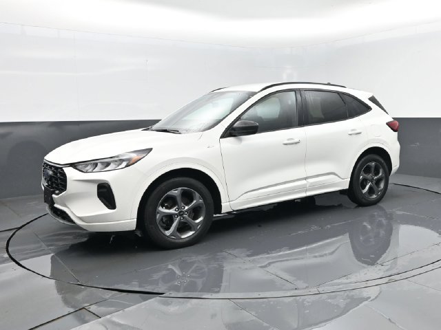 Used 2023 Ford Escape ST-Line w/ Tech Pack #1 AWD/4WD image 2