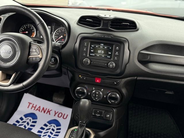 Used 2017 Jeep Renegade Latitude w/ Popular Equipment Group image 23