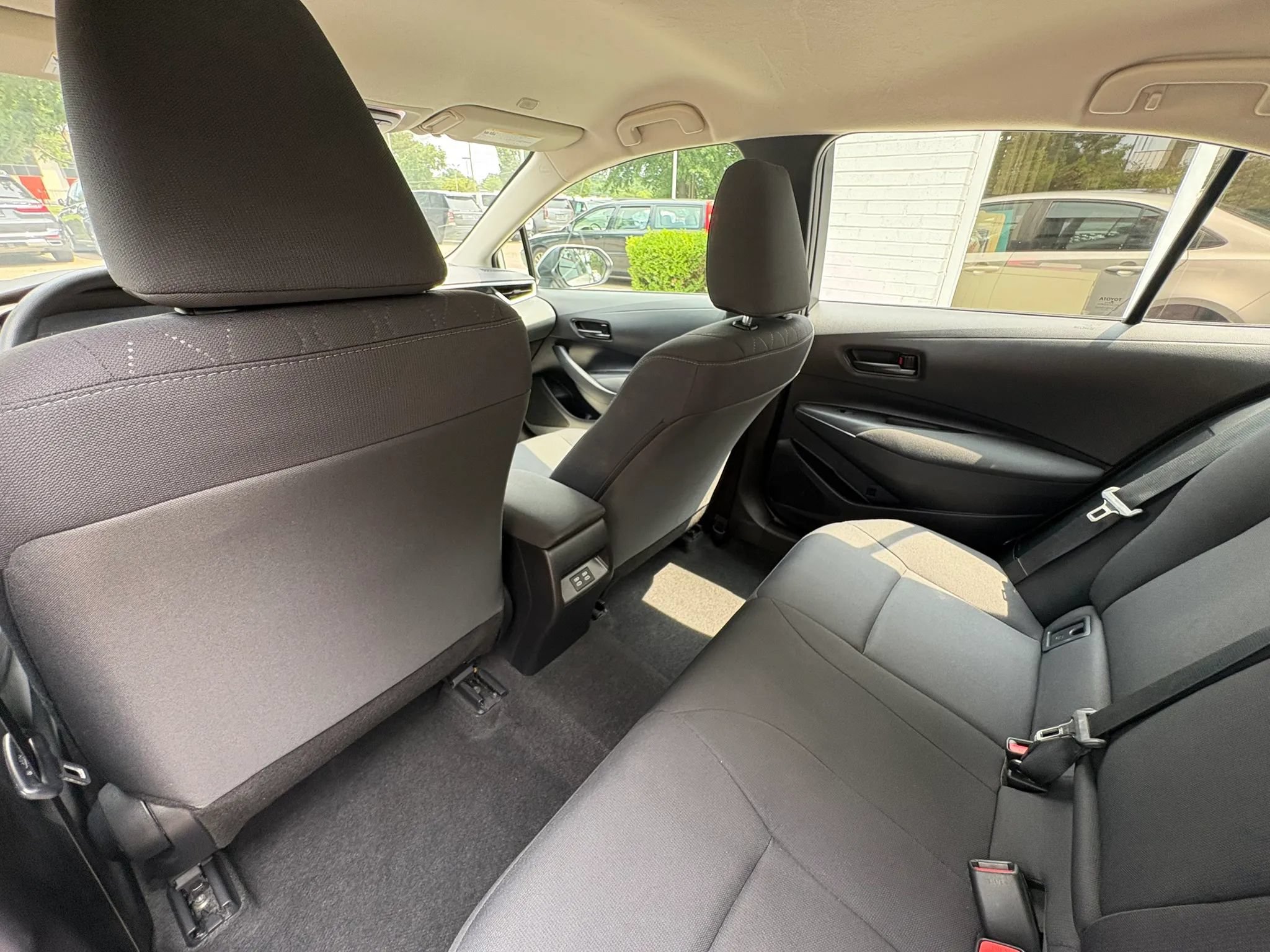 Used 2025 Toyota Corolla LE FWD image 23
