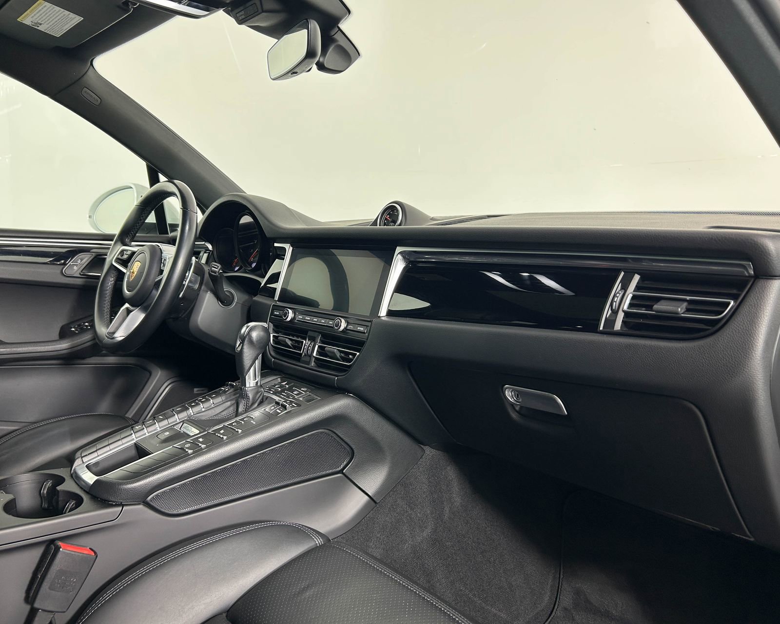 Used 2021 Porsche Macan image 22