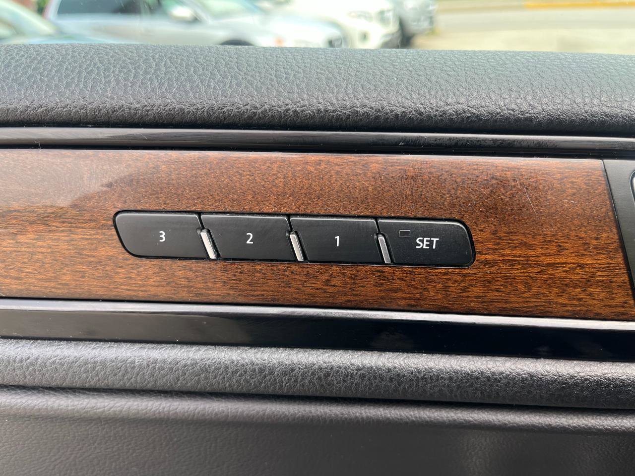 Used 2016 Volkswagen Touareg TDI AWD/4WD image 26
