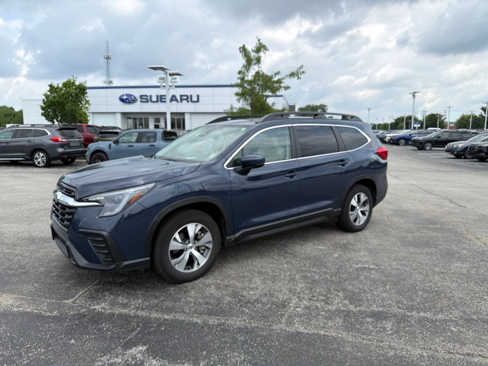 Certified 2025 Subaru Ascent Premium w/ Premium Package AWD/4WD image 3