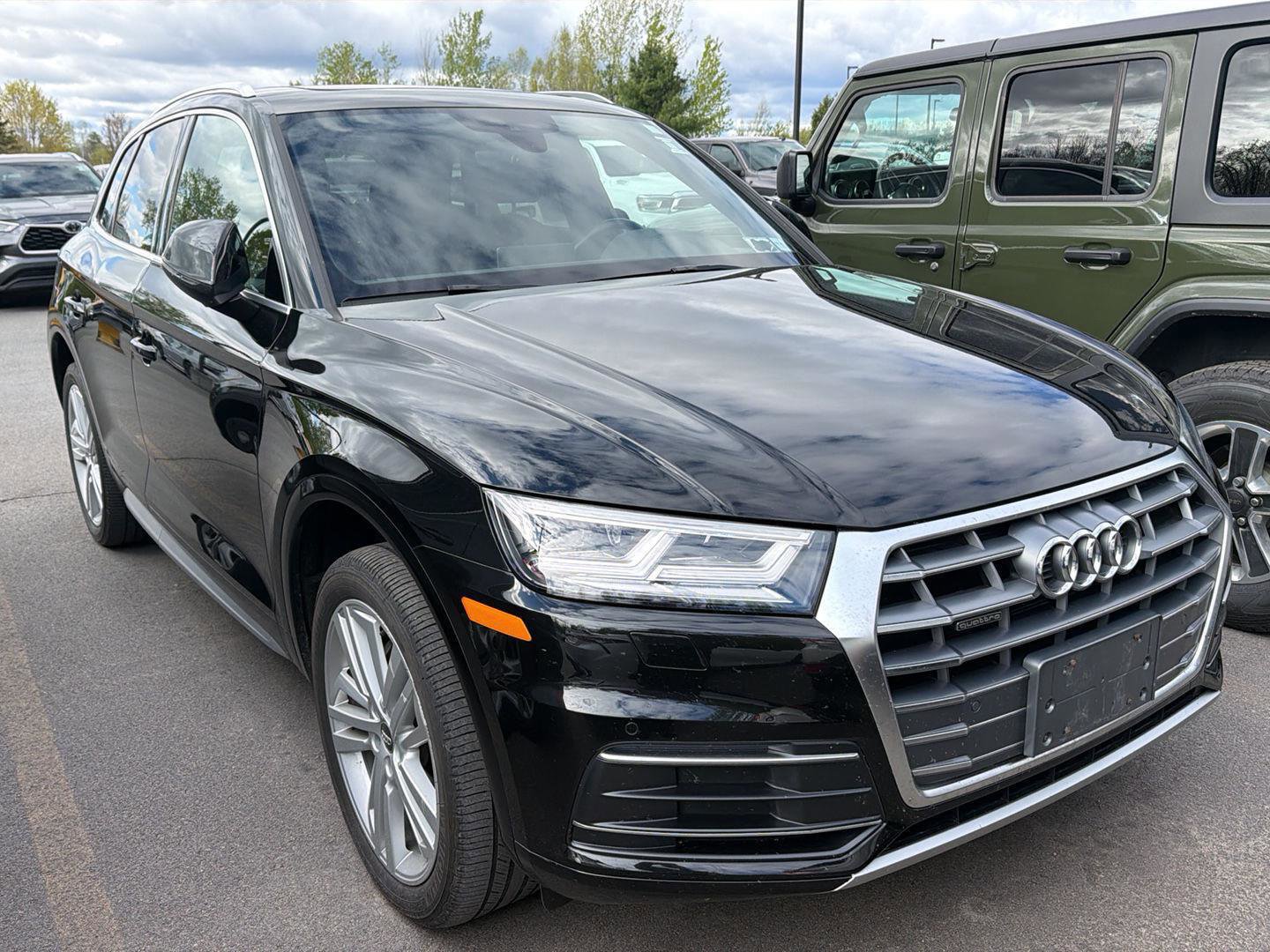 Used 2018 Audi Q5 2.0T Premium Plus w/ Premium Plus Package AWD/4WD image 3