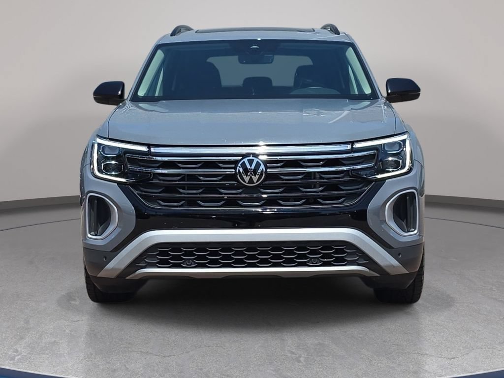 Used 2024 Volkswagen Atlas Peak Edition SE AWD/4WD image 3