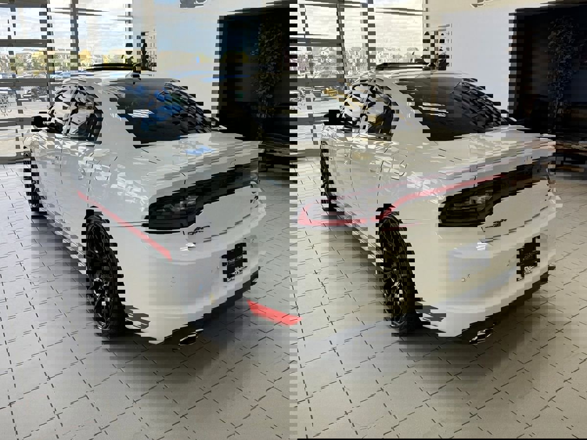 Used 2015 Dodge Charger R/T RWD image 3