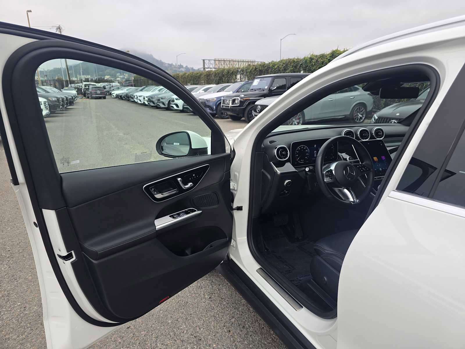 Used 2025 Mercedes-Benz GLC 300 image 22