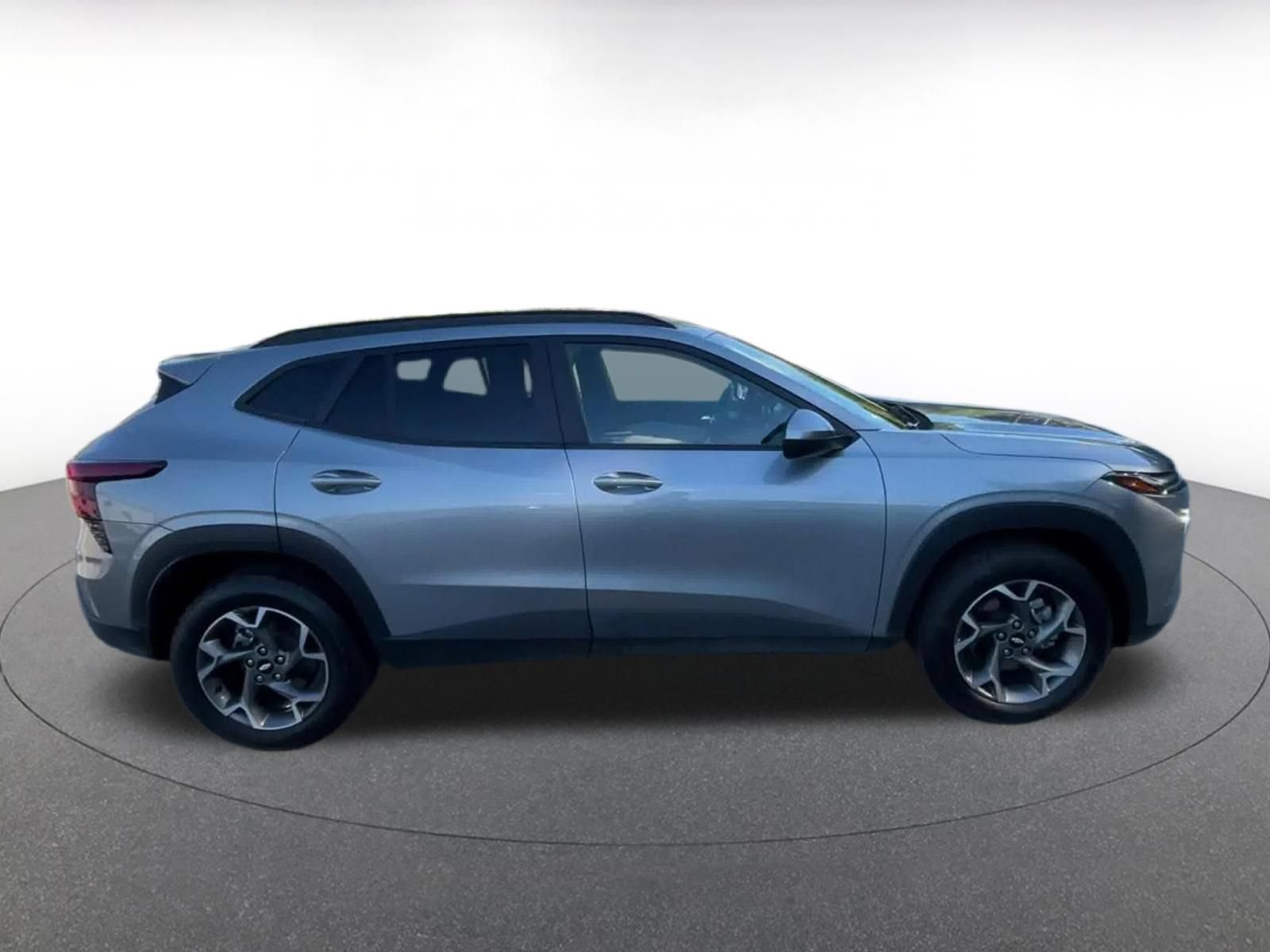 Used 2025 Chevrolet Trax LT w/ LT Convenience Package FWD image 15