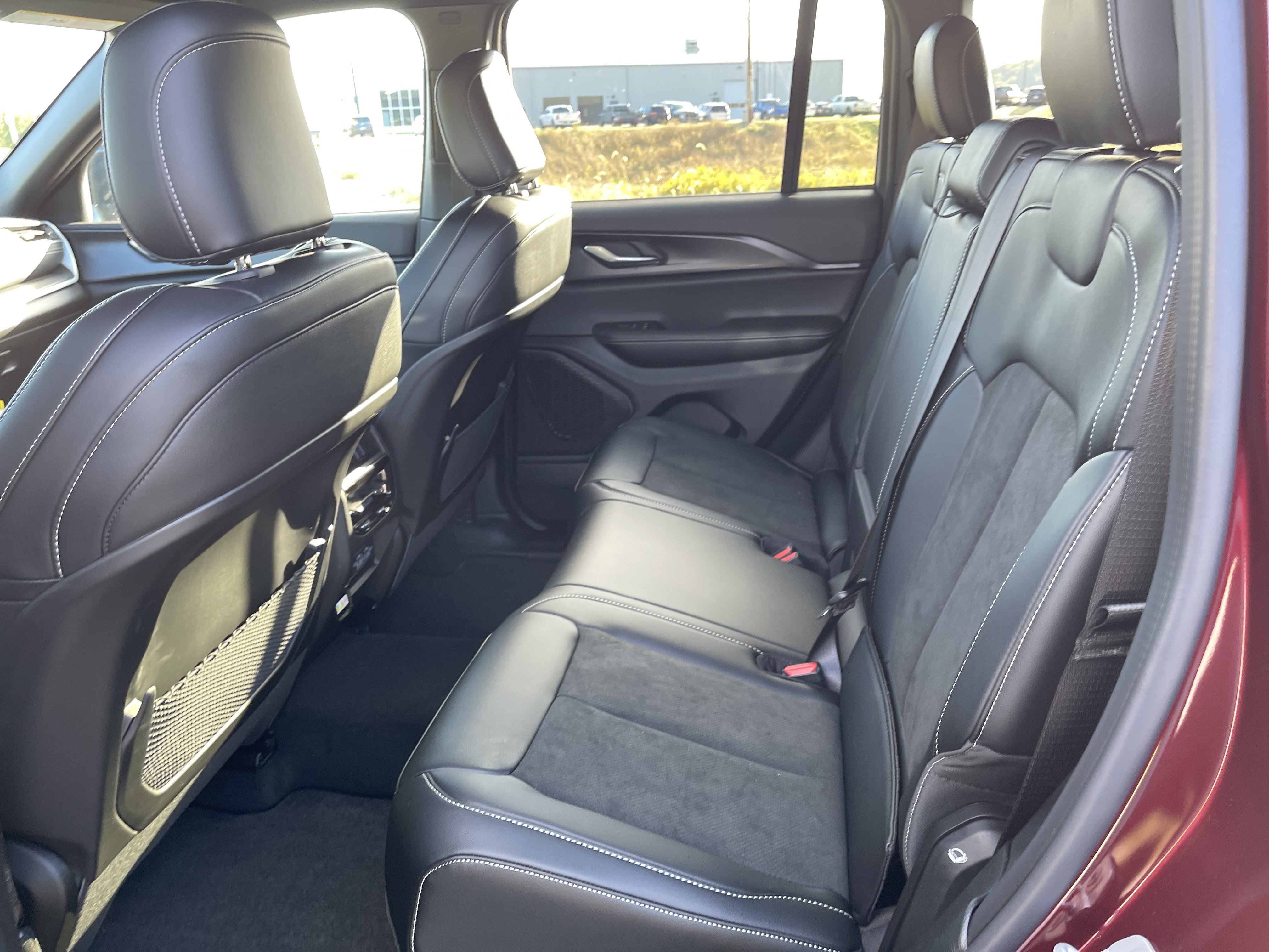 New 2025 Jeep Grand Cherokee Altitude image 11