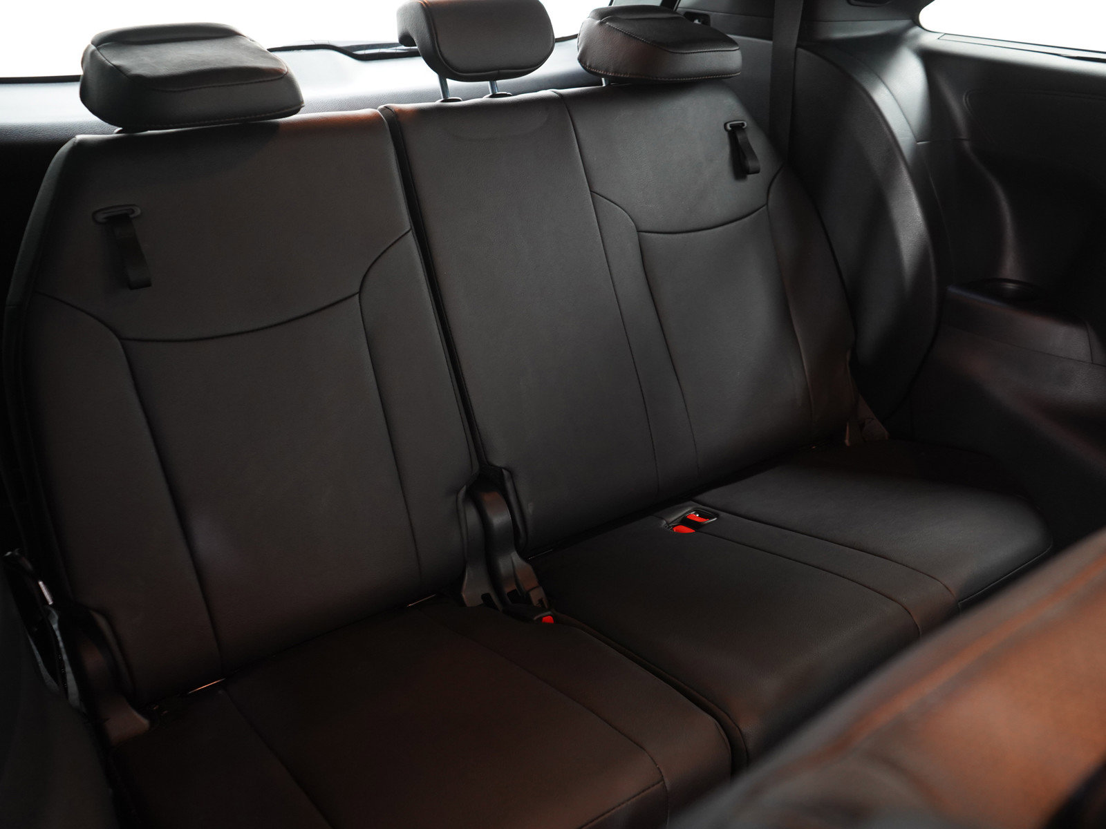 Used 2025 Toyota Sienna Limited image 16