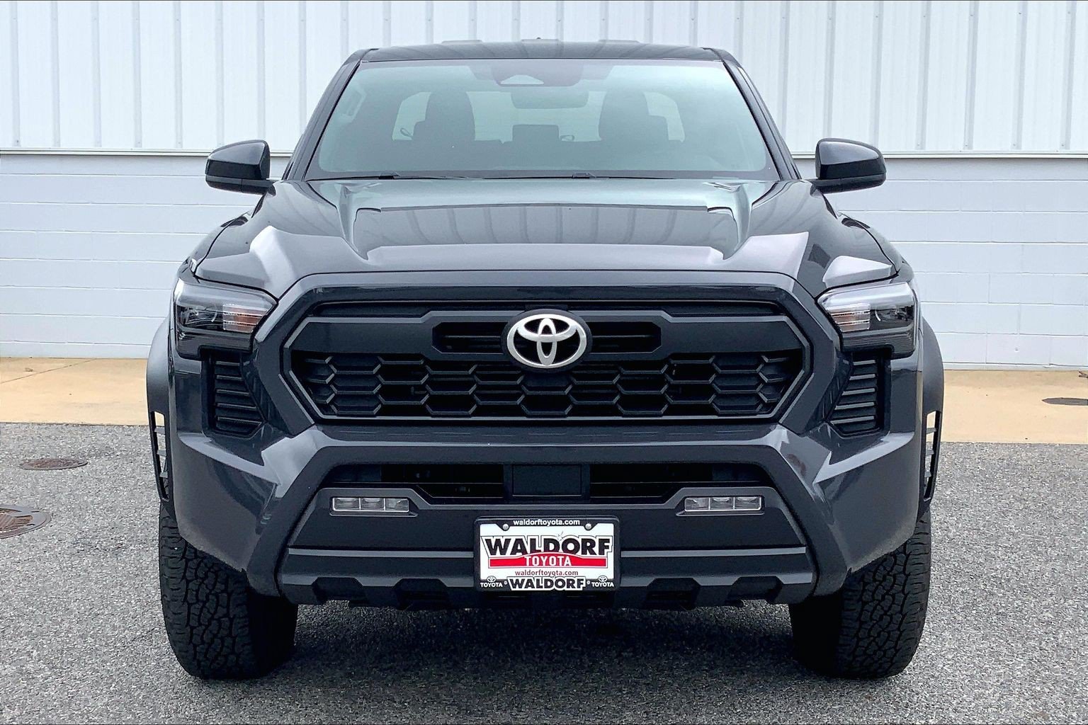 Used 2025 Toyota Tacoma TRD Off-Road AWD/4WD image 3