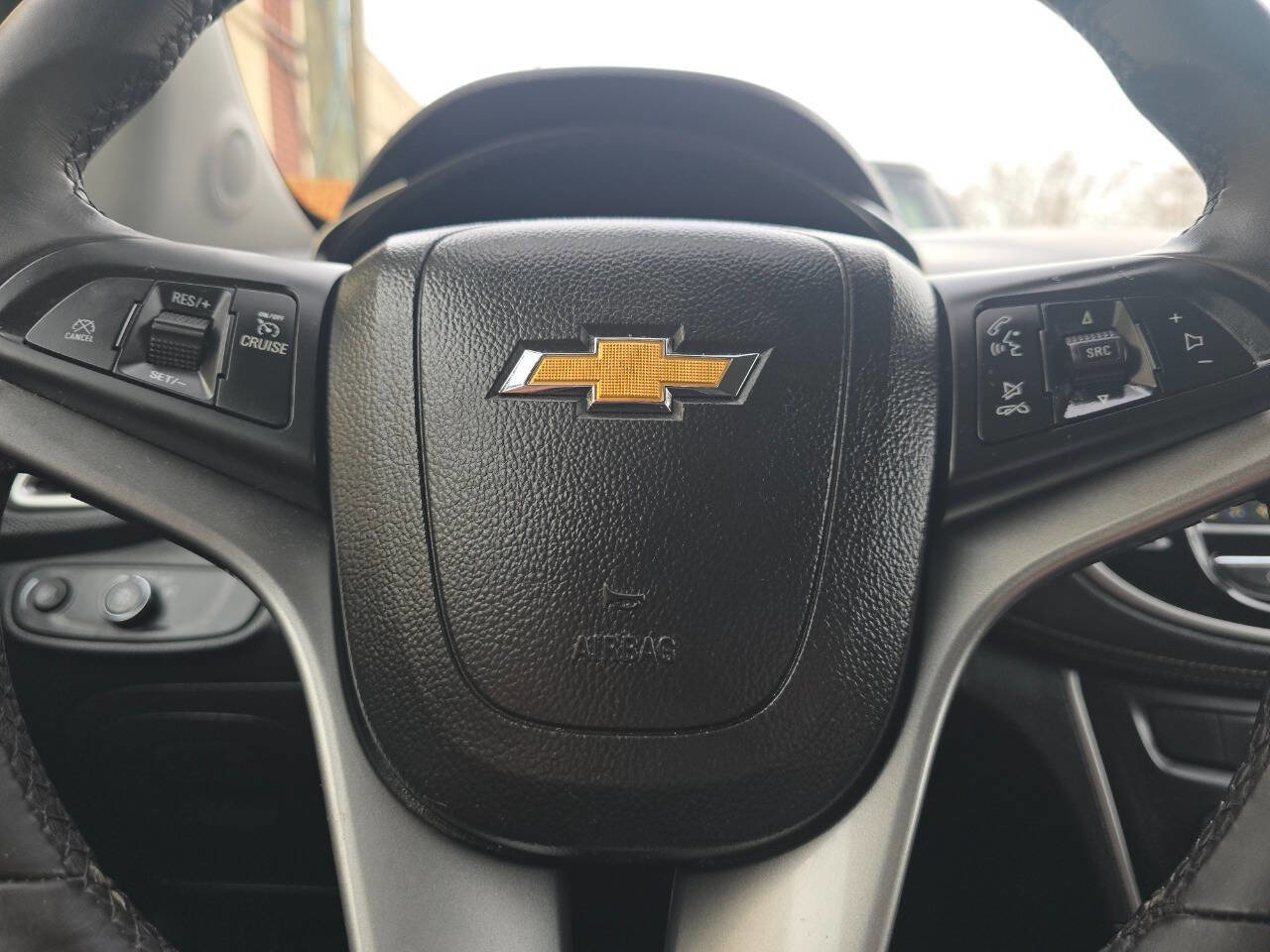 Used 2018 Chevrolet Trax LT w/ LT Convenience Package image 27